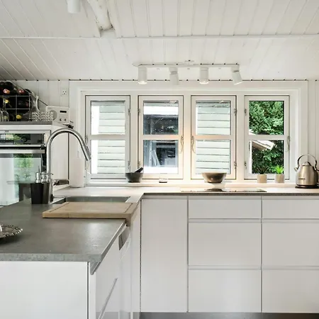 Beautiful In Asserbo's Wooded Area בית נופש